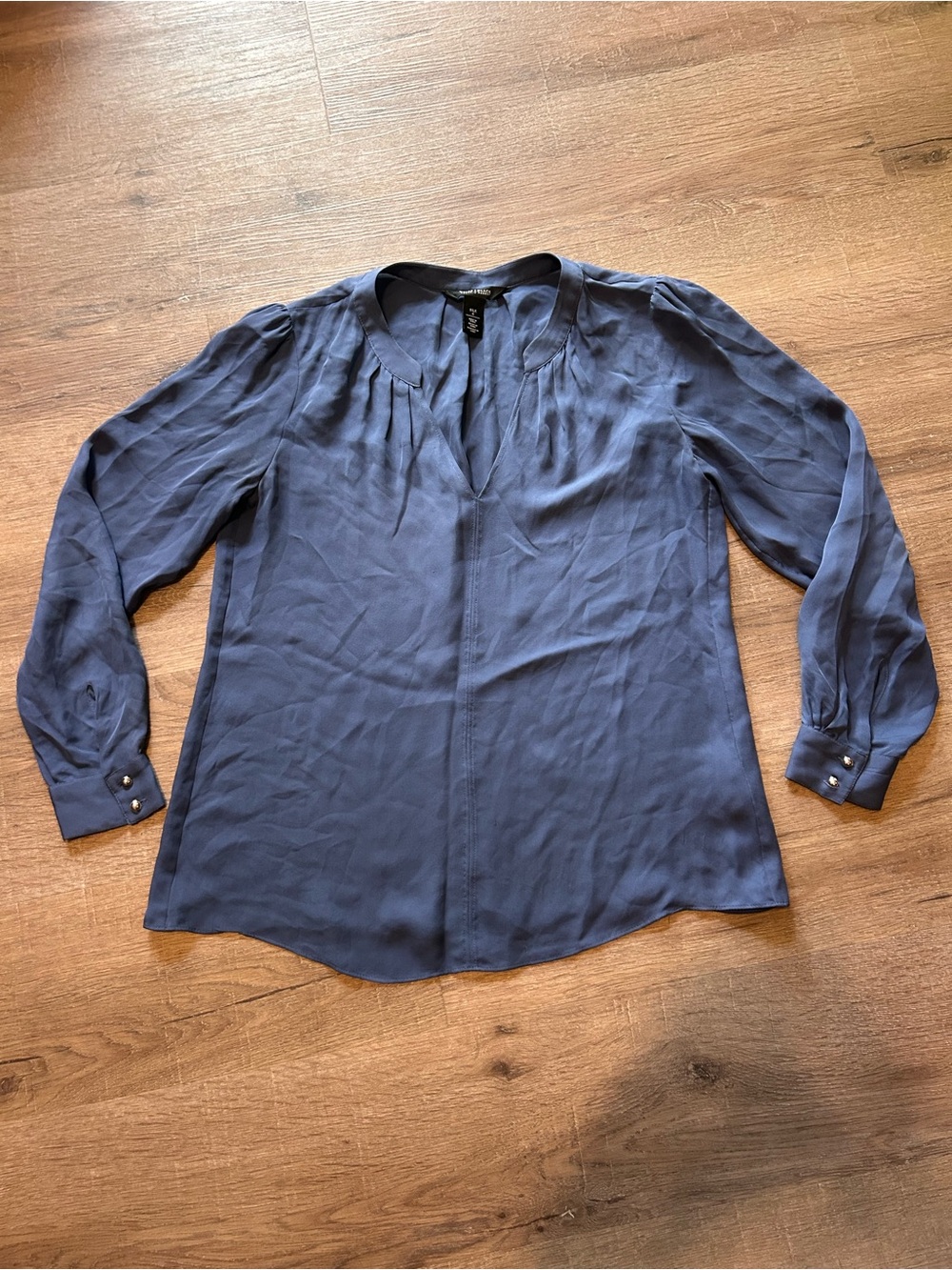 White House Black Market Blouse Womens Size 6 Blue Split V-Neck Pleated LS Silk